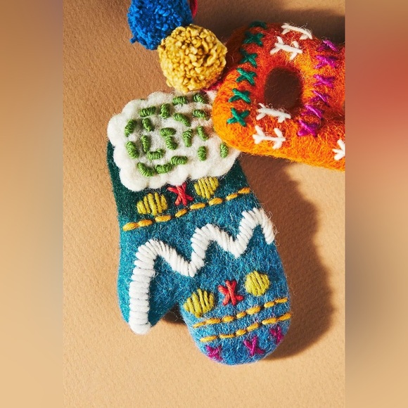 Anthropologie Après Ski Monogram Ornament “R” Felted NWT - Picture 2 of 3